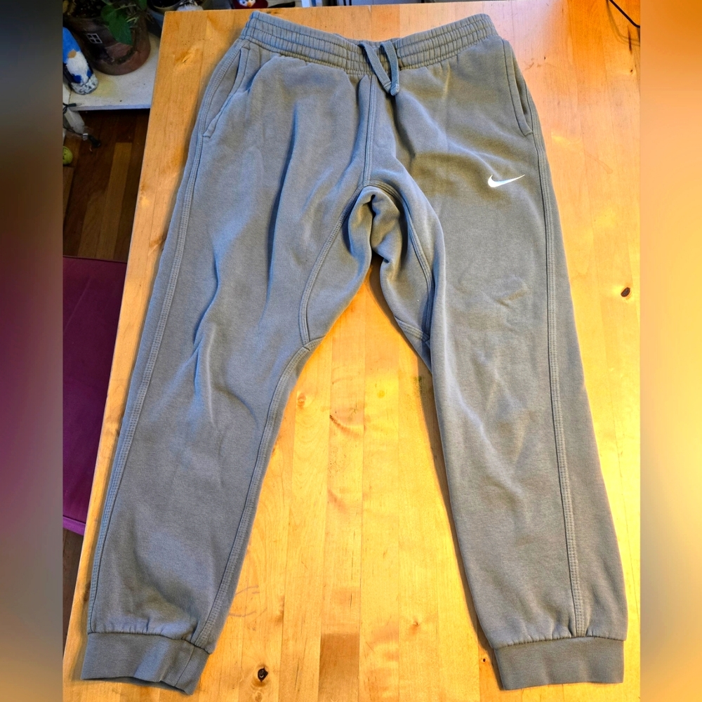 Men's Nike Sportswear Flerce Joggers light green Medium